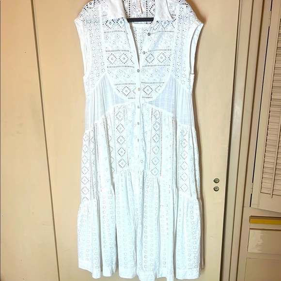 Free People White Lace Maxi Dress / size XS preowned cap sleeves - Picture 1 of 10
